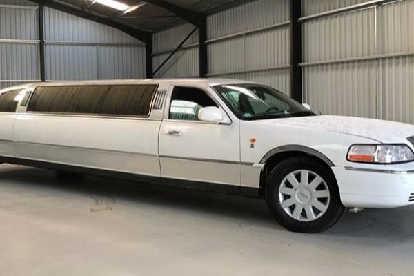 8 seater Limo Town Car